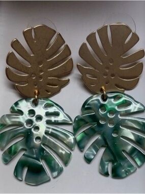 House of Harlow Monstera Leaf Drop Earrings - Gold & Green